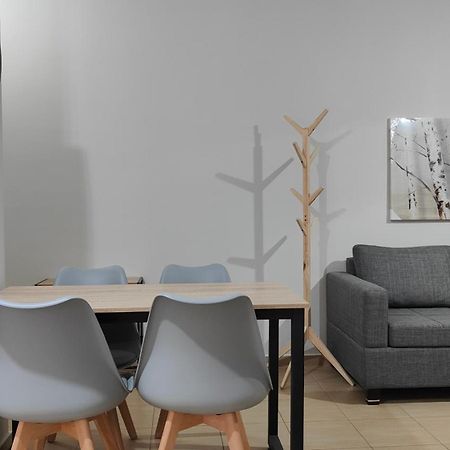 Rock & Roll 1 - Modern Apartment In Trikala Eksteriør billede